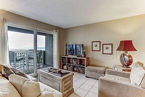 Ocean View Condo Steps Away from Beach, Access to Salt Water Pool by R