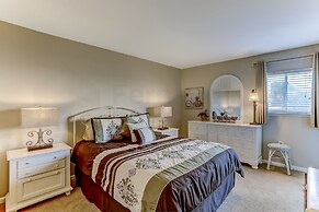 Ocean View Condo Steps Away from Beach, Access to Salt Water Pool by R