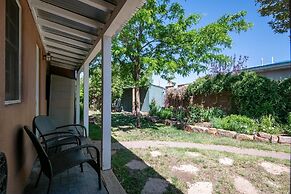 Casa Lola - Gorgeous Light-filled Home, Walk to The Plaza and The Rail
