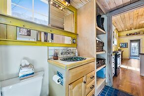 Casa Lola - Gorgeous Light-filled Home, Walk to The Plaza and The Rail