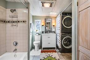 Casa Lola - Gorgeous Light-filled Home, Walk to The Plaza and The Rail