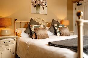 Wheatacre White Lion