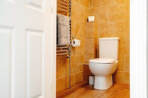 Wheatacre White Lion