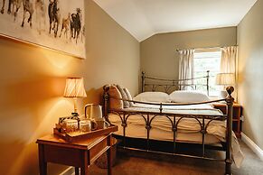 Wheatacre White Lion