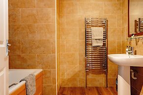 Wheatacre White Lion