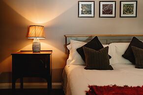 Wheatacre White Lion