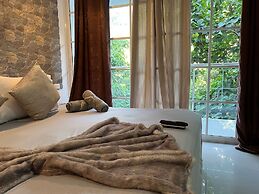 Montes De Beraka - Adults Only