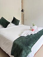 Montes De Beraka - Adults Only