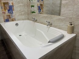 Montes De Beraka - Adults Only