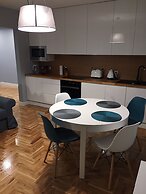 Grey Apartments Kościuszko