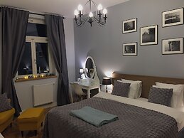 Grey Apartments Kościuszko