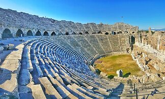 The Sansa Hotel & Spa