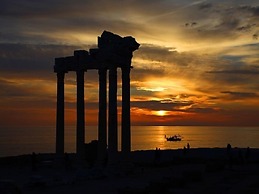 The Sansa Hotel & Spa