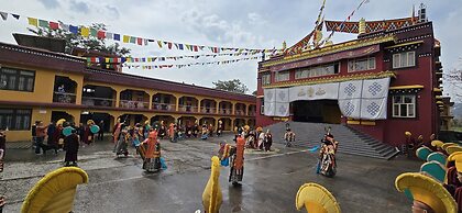Hotel Samdupling Himalayan Brothers