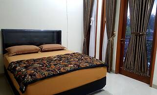 Family Home Ratmono JIH