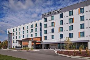 Courtyard by Marriott Petoskey at Victories Square