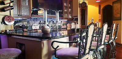 Chateau du Pikes Peak, a Tuscany Retreat