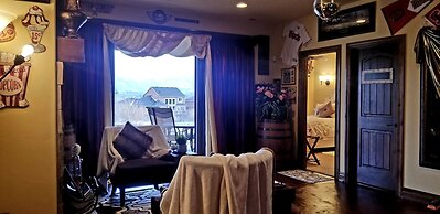 Chateau du Pikes Peak, a Tuscany Retreat