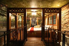 Hera Hotel