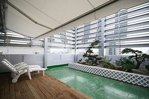Hera Hotel