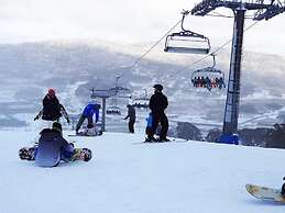 Kookaburra Ski Lodge