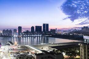 Locals Boutique Apartment Jiuzhou Port.1