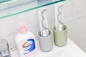 Locals Boutique Apartment Jiuzhou Port.1