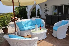 Villa Giorgina by Amy Villas