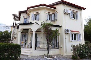 Villa Jasmine by Amy Villas