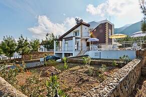 Villa Lagoon by Amy Villas