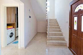 Villa Lagoon by Amy Villas