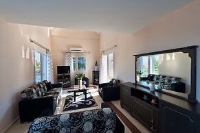 Villa Lagoon by Amy Villas