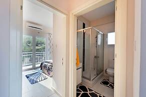 Villa Lagoon by Amy Villas