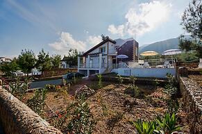 Villa Lagoon by Amy Villas