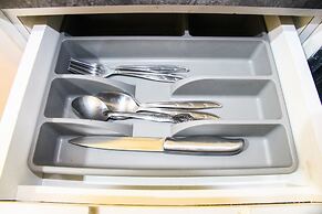 Cozy and Elegant 1BR Apartment Belmont Residence