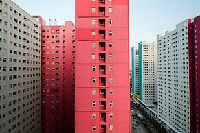 Comfortable 2BR Green Pramuka Apartment