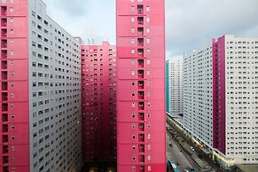 Comfortable 2BR Green Pramuka Apartment