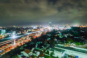 Modern Elegant Studio Grand Kamala Lagoon Apartment