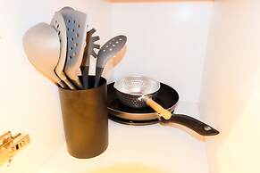 Modern Elegant Studio Grand Kamala Lagoon Apartment