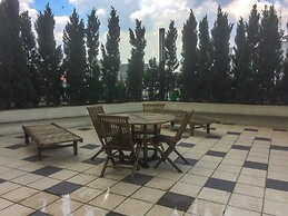 Strategic Studio Apartment The Oasis near Bekasi