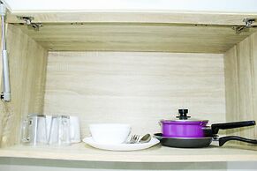 Modern and Comfortable Studio Springwood Apartment