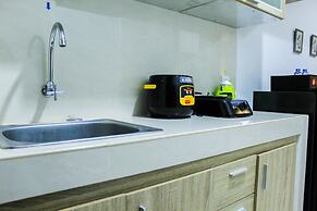 Modern and Comfortable Studio Springwood Apartment