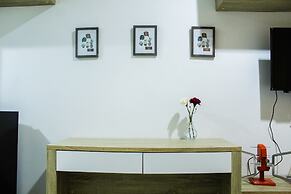 Modern and Comfortable Studio Springwood Apartment