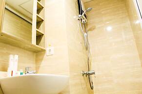 Modern and Comfortable Studio Springwood Apartment