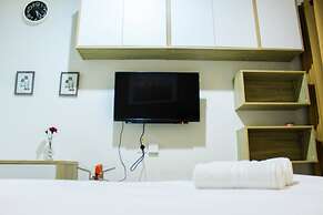 Modern and Comfortable Studio Springwood Apartment