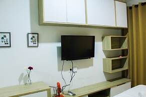 Modern and Comfortable Studio Springwood Apartment