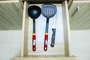 Modern and Comfortable Studio Springwood Apartment