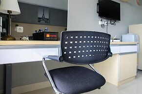 Modern and Cozy Studio Room @ Oasis Apartment