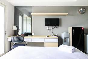 Modern and Cozy Studio Room @ Oasis Apartment