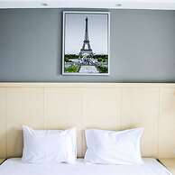 Modern and Cozy Studio Room @ Oasis Apartment